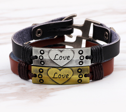 Комплект браслетов Love