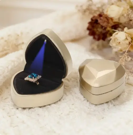 [BOX65] Коробочка для колец Золотое сердце